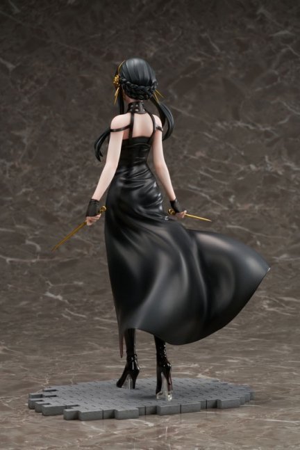 Yor Forger 1/7 Figure -- Spy x Family