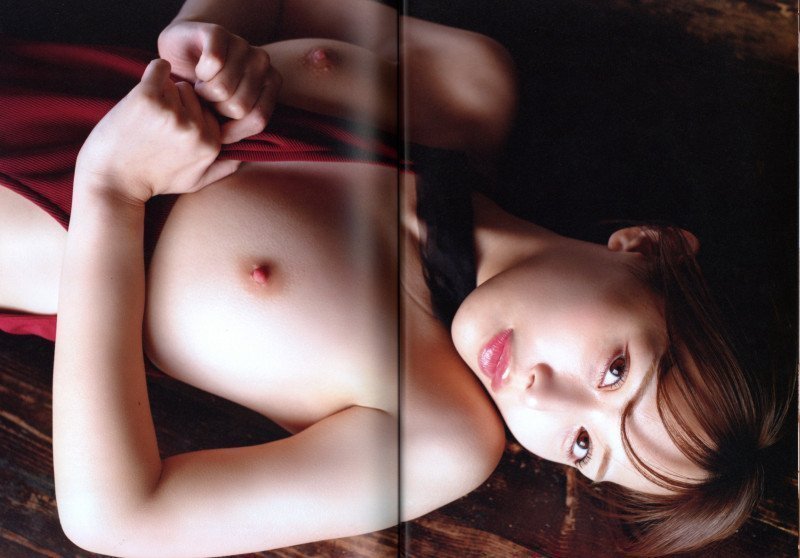 Touch Me -- Alice Shaku Photo Book