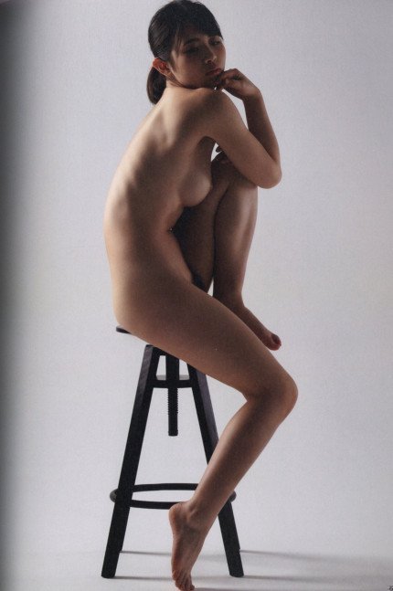 Visual Nude Pose Book Featuring Aoi Ibuki