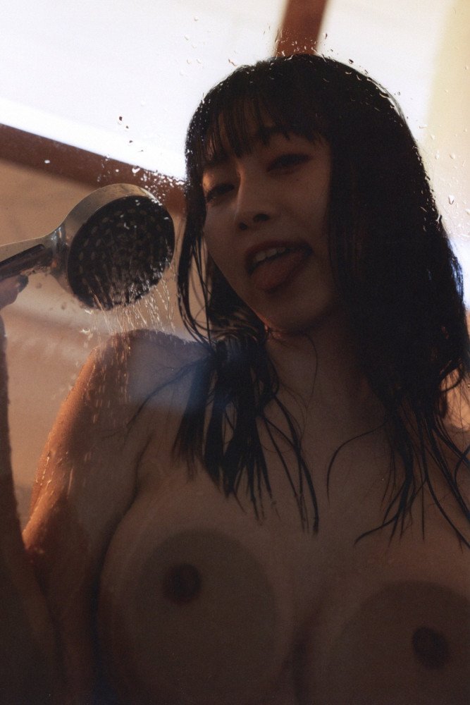 White Love -- Tomo Shiraiwa Photo Book
