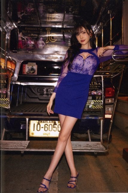 Shine -- Arina Arata Photo Book