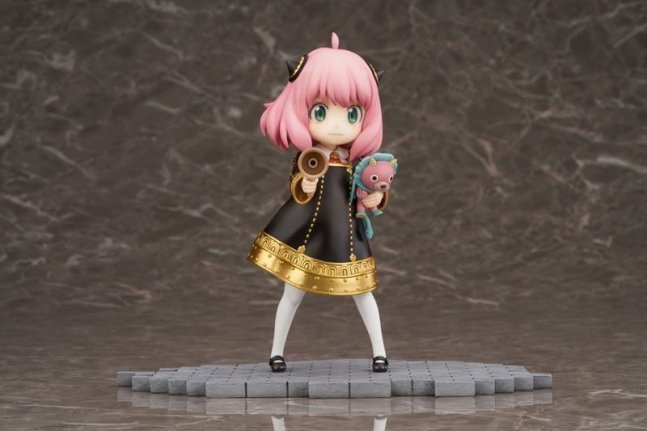 Anya Forger 1/7 Figure -- Spy x Family