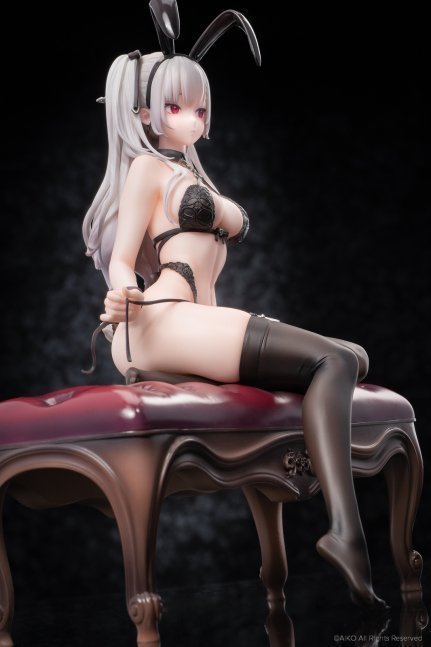 Tana Black Bunny Girl 1/7 Figure