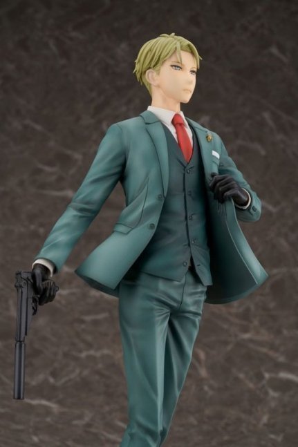 Loid Forger 1/7 Figure -- Spy x Family