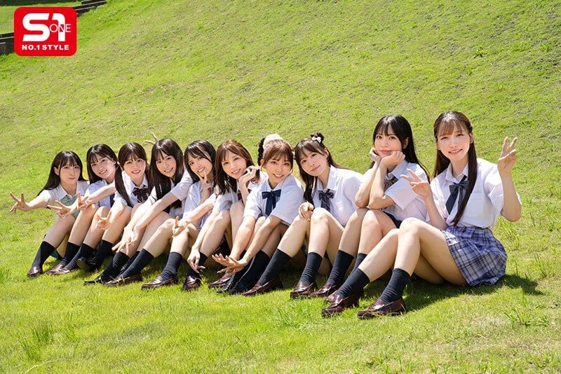 A Gathering of Japan's Cutest JK Girls (Blu-ray)