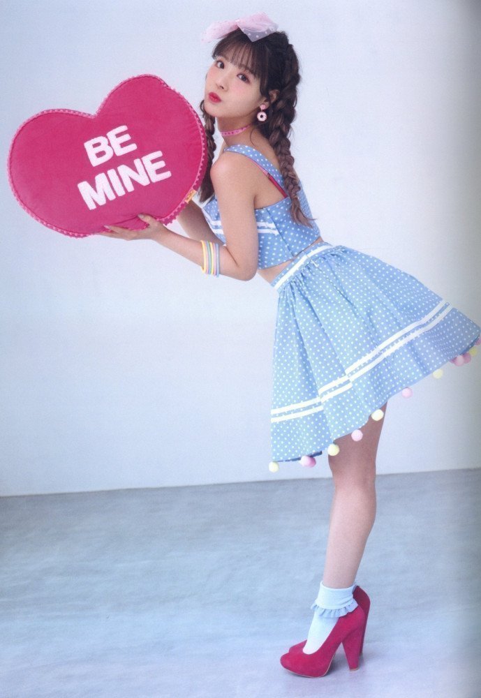 5mmi -- Kana Momonoki Photo Book