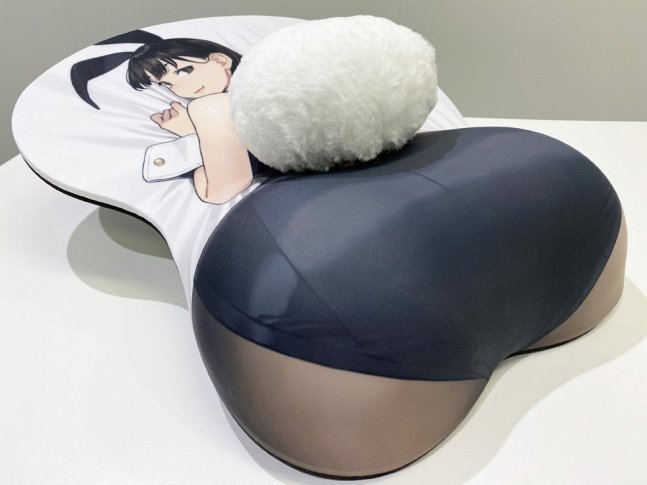 Kuro Bunny (Black Bunny)  Life-Sized Mousepad (Yom) -- Real Tail Ver.