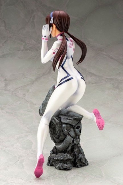 Mari Makinami Illustrious 1/6 Figure White Plugsuit ver. --