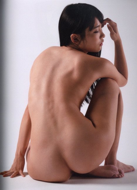 Visual Nude Pose Book Featuring Aoi Kururugi