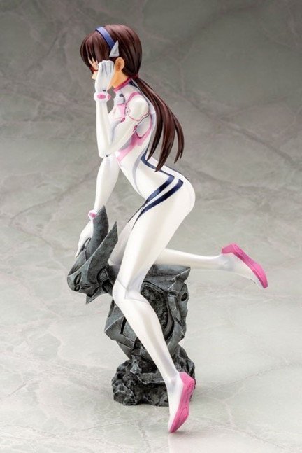Mari Makinami Illustrious 1/6 Figure White Plugsuit ver. --