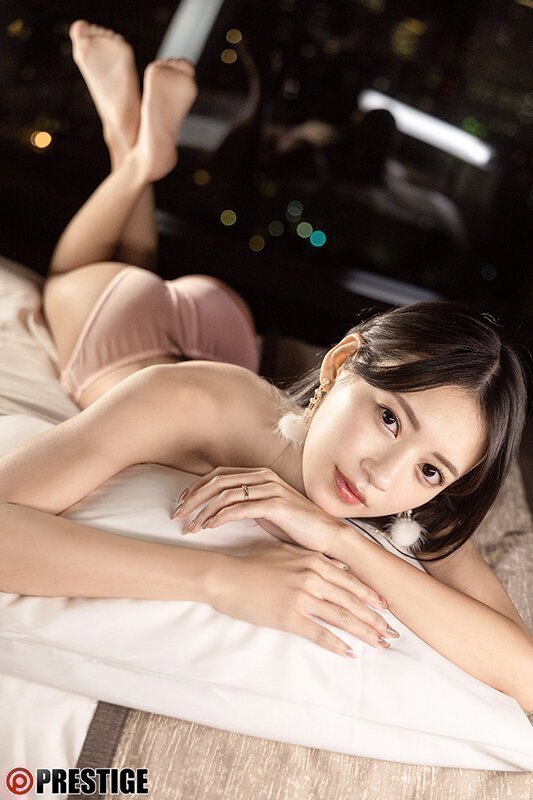 A Forbidden Short Trip with my Subordinate's Young Wife -- Umi Yatsugake