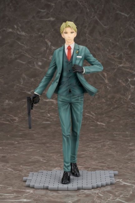Loid Forger 1/7 Figure -- Spy x Family