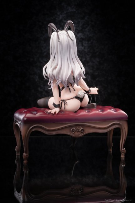 Tana Black Bunny Girl 1/7 Figure