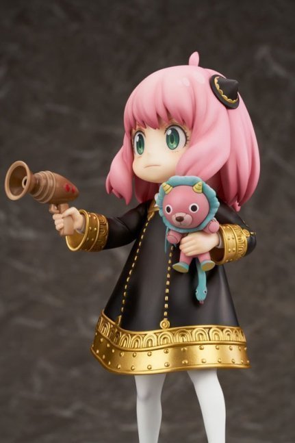 Anya Forger 1/7 Figure -- Spy x Family