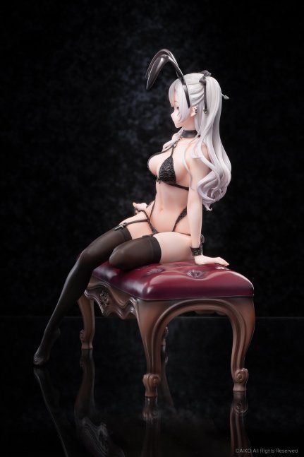 Tana Black Bunny Girl 1/7 Figure