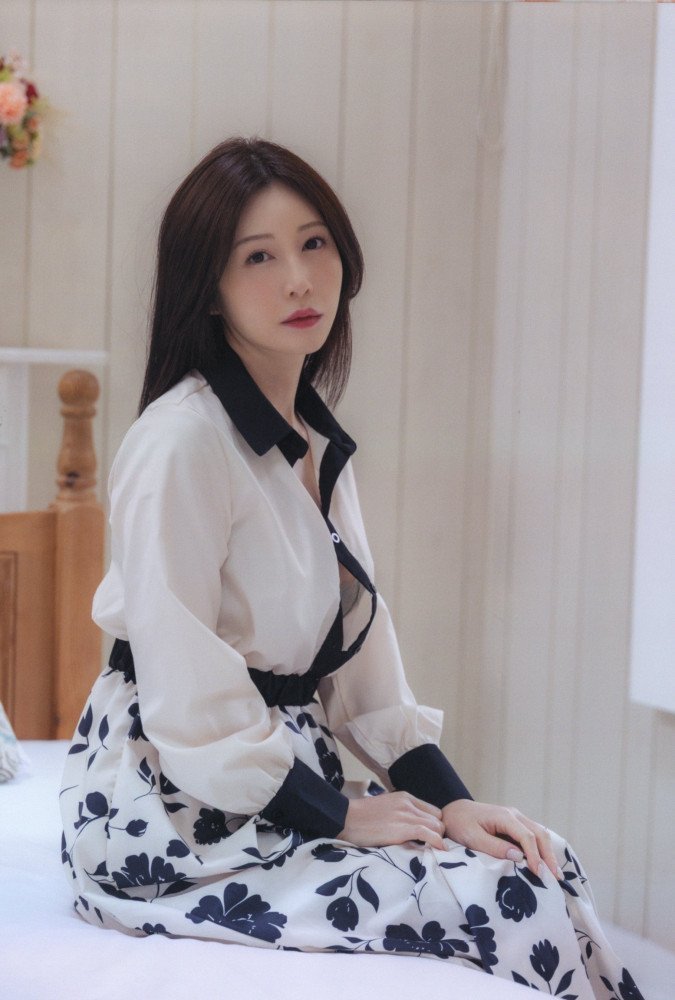 A Secret Base  -- Aki Sasaki Photo Book