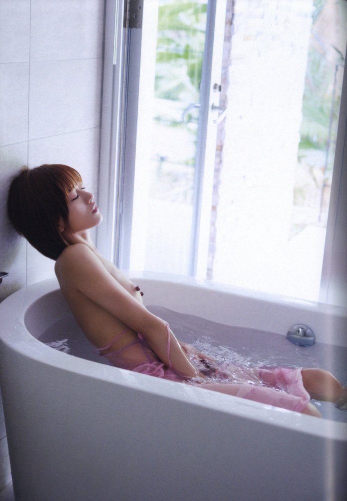 Graduation -- Airi Kijima Photo Book