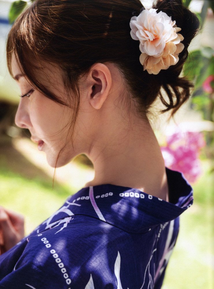 TOUCHING breeze -- Fuua Kaede Photo Book