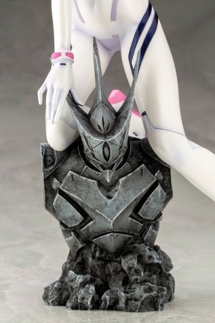 Mari Makinami Illustrious 1/6 Figure White Plugsuit ver. --