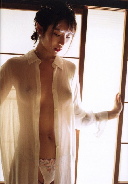 sweet pain -- Saika Kawakita Photo Book