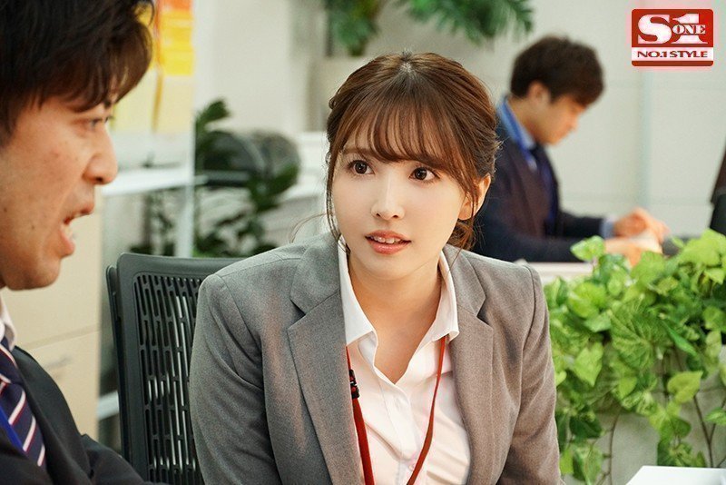 *BEST HITS* Office Love between Kyonyu Office Lady and her Virgin Boss -- Yua Mikami (Region 2)