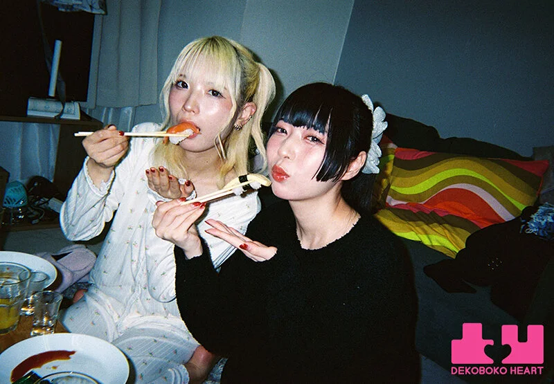A 2-day, 1-night overnight date to discover the 'lesbian' side they didn't know before.